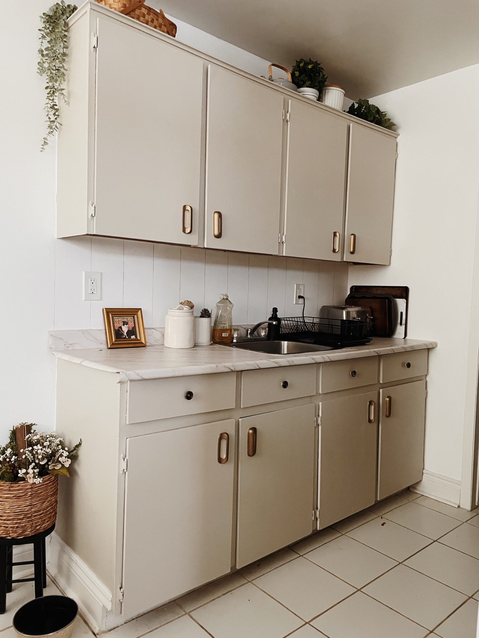 Renter Friendly Cottagecore Kitchen Makeover – Saint Rogers Street