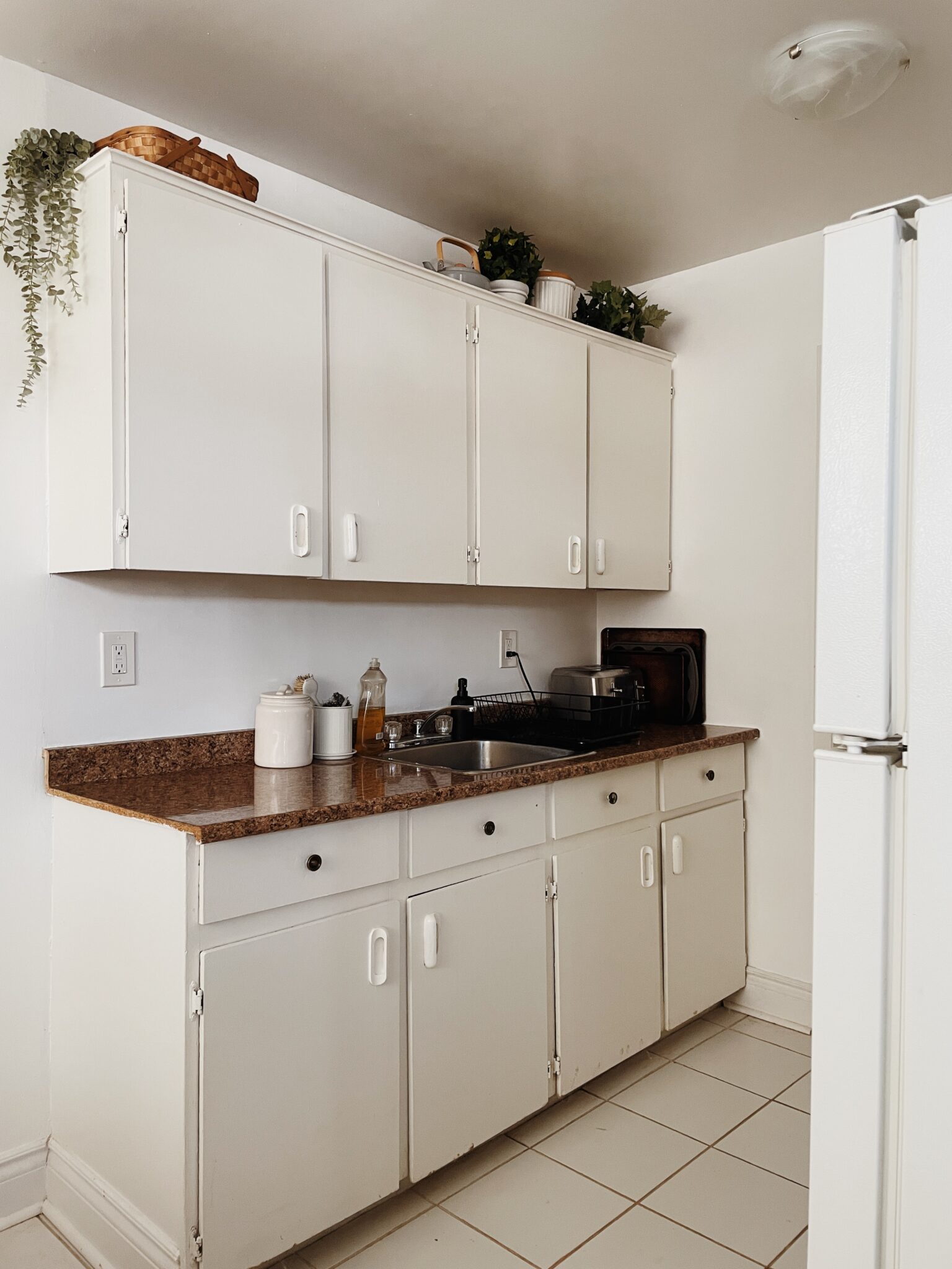 Renter Friendly Cottagecore Kitchen Makeover – Saint Rogers Street